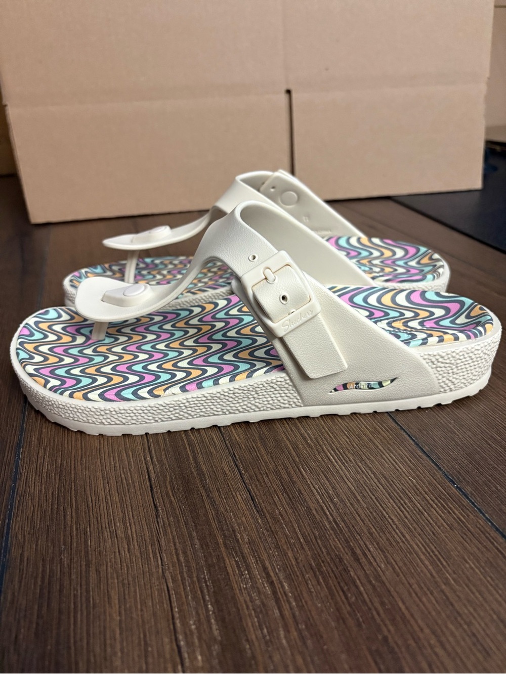 NWT Sketchers Foamies Arch Fit Cream Sandals Shoes Size 11